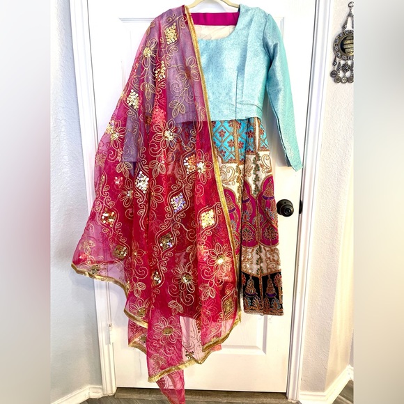 pink saree black border